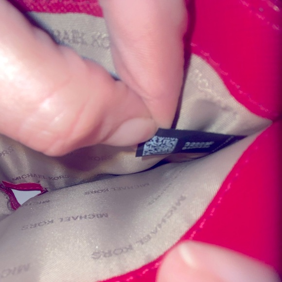 Michael Kors Slim Leather Wallet - Picture 9 of 10